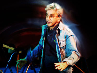 Vídeos: Caetano Veloso regrava sucesso de Wando