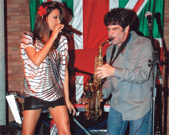 George Israel estreia novo show no Rio