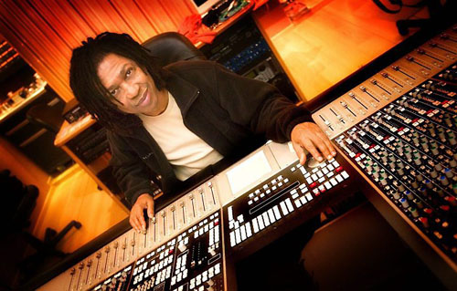 Djavan se apresenta pela primeira vez na África